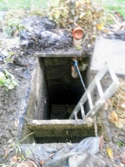 Excavated septic-tank chamber with access ladder