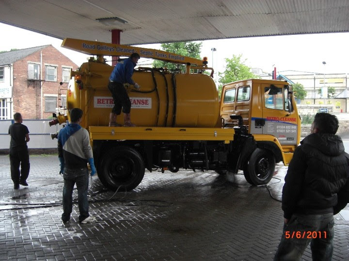 Retro-Cleanse tanker being washed down by the team